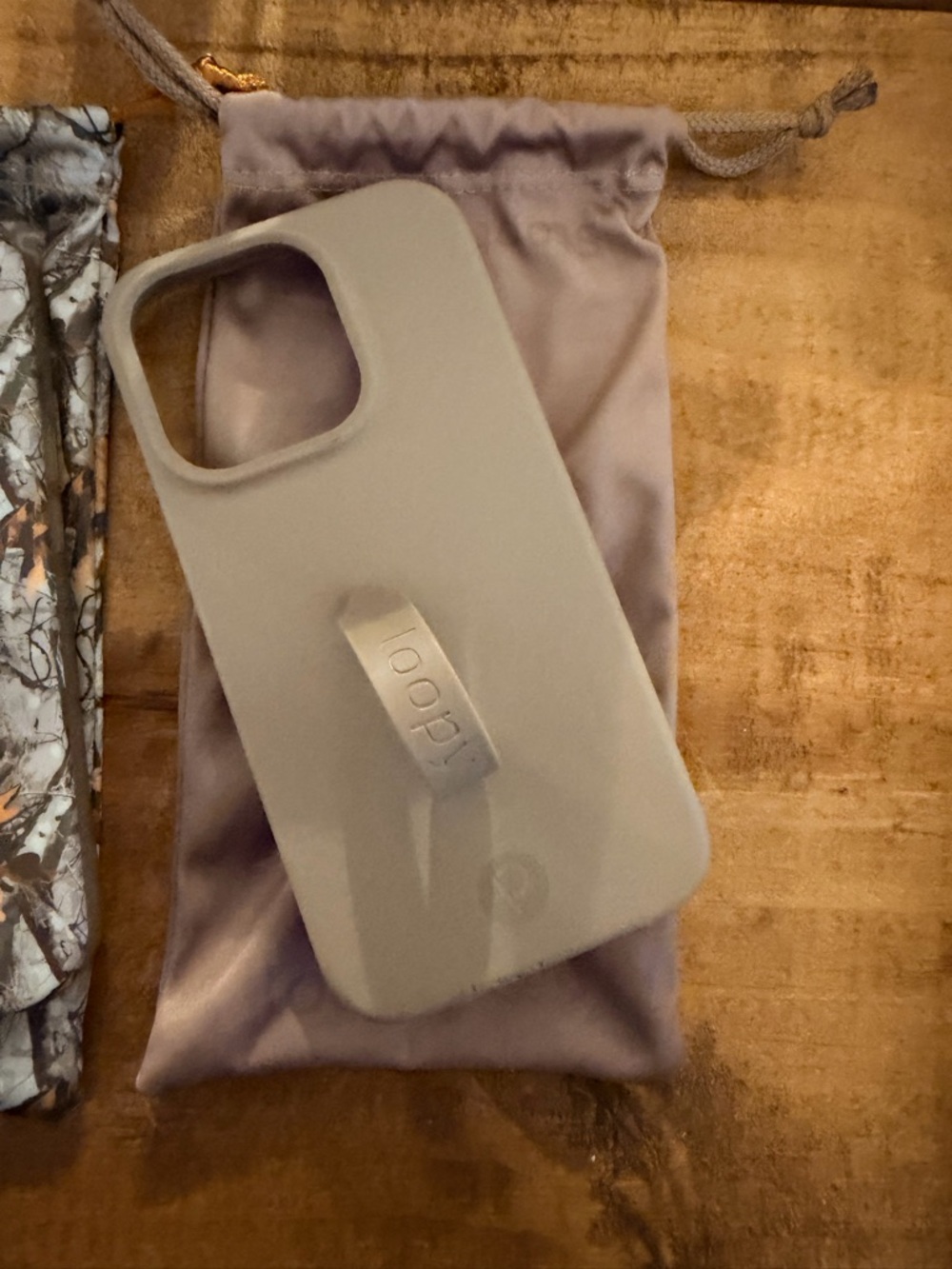Loopy Case iPhone 15 Pro Light Brown Textured